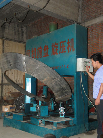 旋壓機